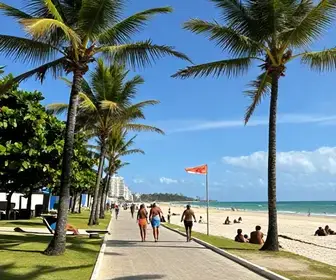 Calçadão da Praia de Candeias: O Destino Ideal em Jaboatão dos Guararapes