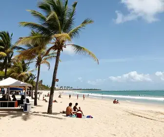 Descubra a Magia da Praia de Candeias em Jaboatão dos Guararapes