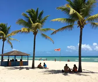 Descubra a Praia de Candeias: Beleza e Lazer em Jaboatão dos Guararapes