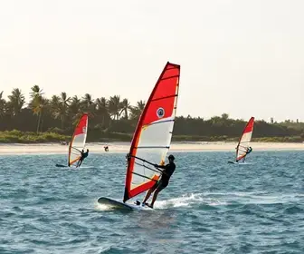 Pratique Windsurf em Candeias e Descubra as Belezas de Jaboatão dos Guararapes